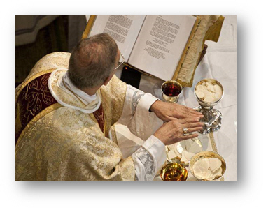 The  moment of  CONSECRATION at Mass